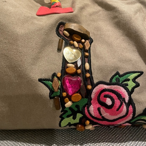 Betsey Johnson Horseshoe Canvas LG Bag - Picture 3 of 14